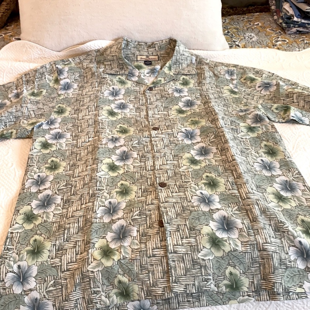 Tommy Bahama Silk Hawaiian shirt EUC Jul2515